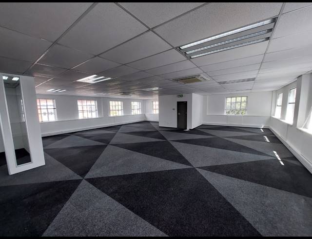 386M² OFFICE TO LET IN BRYANSTON